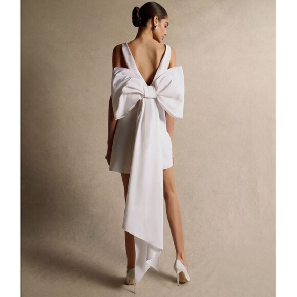 Carolina Herrera Dresses & Skirts - NWT. $2990 Carolina Herrera Oversize-Bow Silk Dress Sz 8